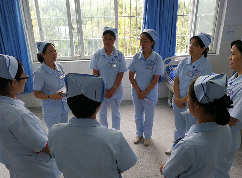 举行全院不同层级护士护理技能操作考核